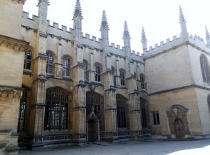 Bodleian_Library_Courtyard,_Oxford-geograph-2873794